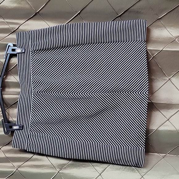 EUC- Talbots ‘T for Talbots BLACK & White Bias Stripe Skort’ - Picture 6 of 8